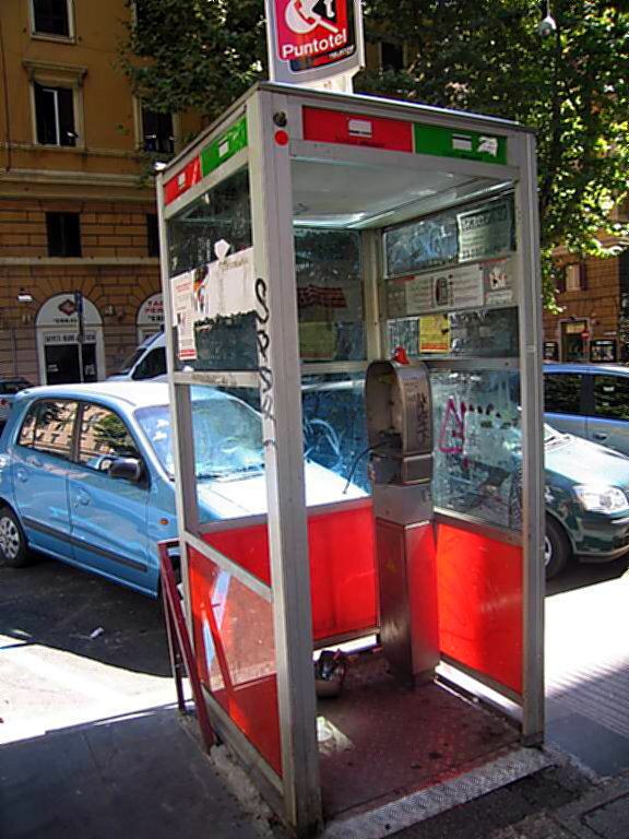 eine römische Telefonkabine ...