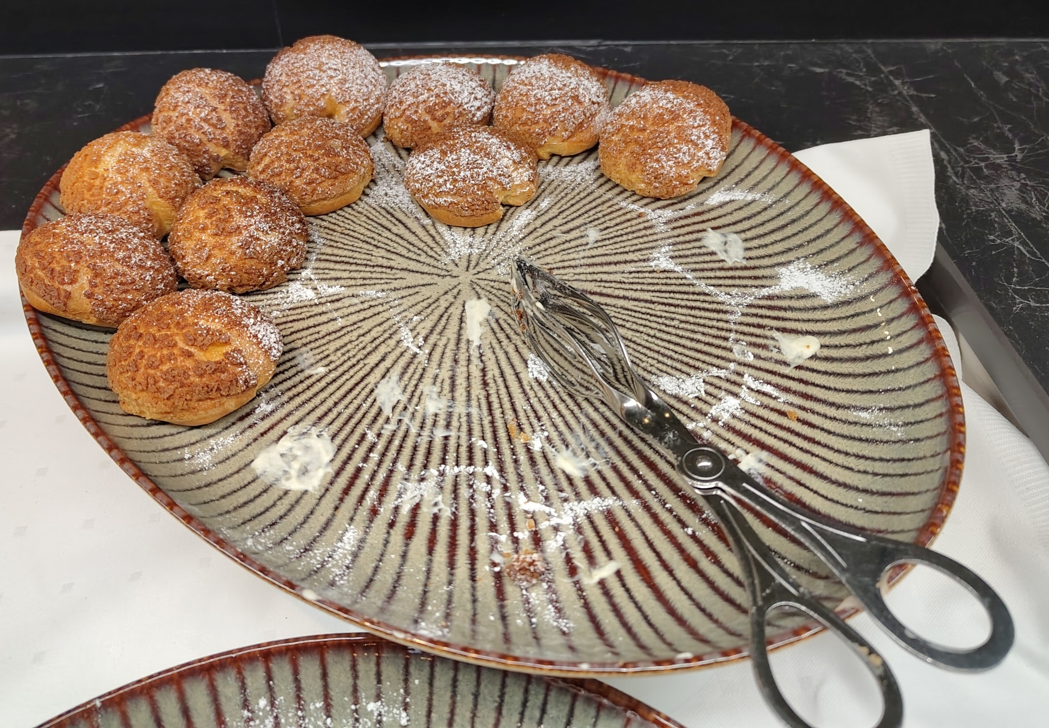 Desserts beim Mittagessen