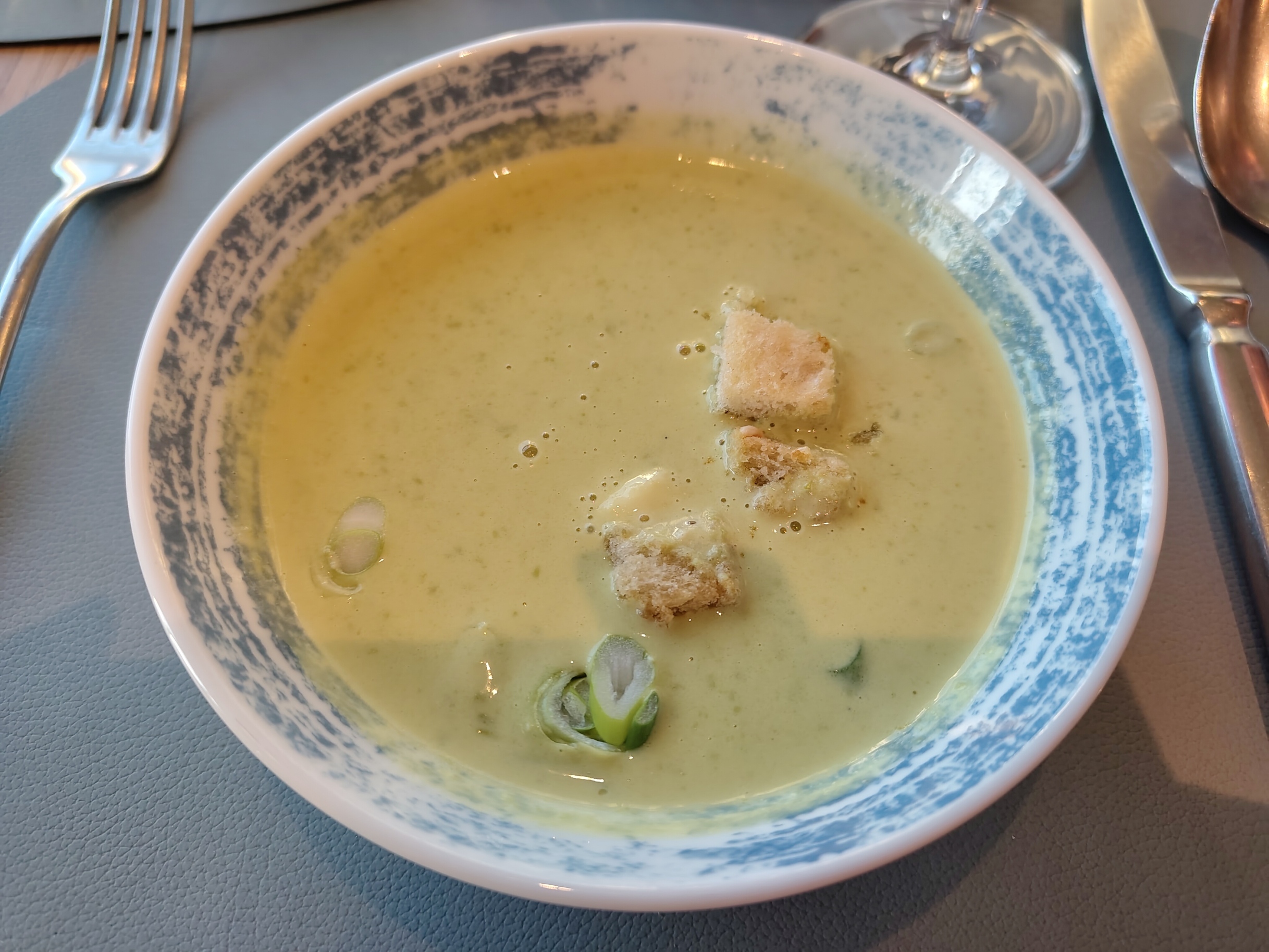 und für beide ein sehr feines Erbsen-Süppchen