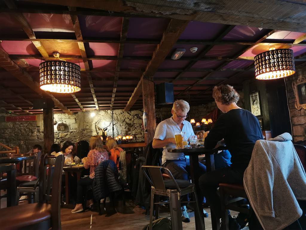 Mittagessen im im Pub „The Kings Head“