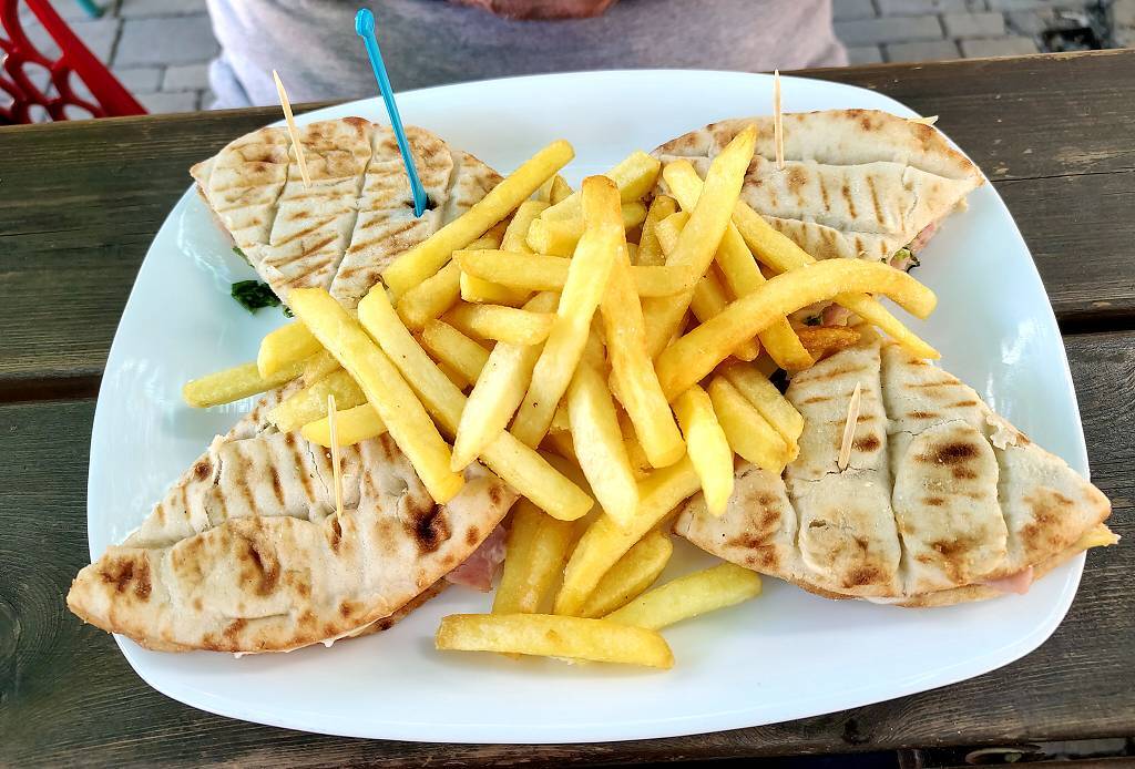 zum Mittagessen gibt es PIta