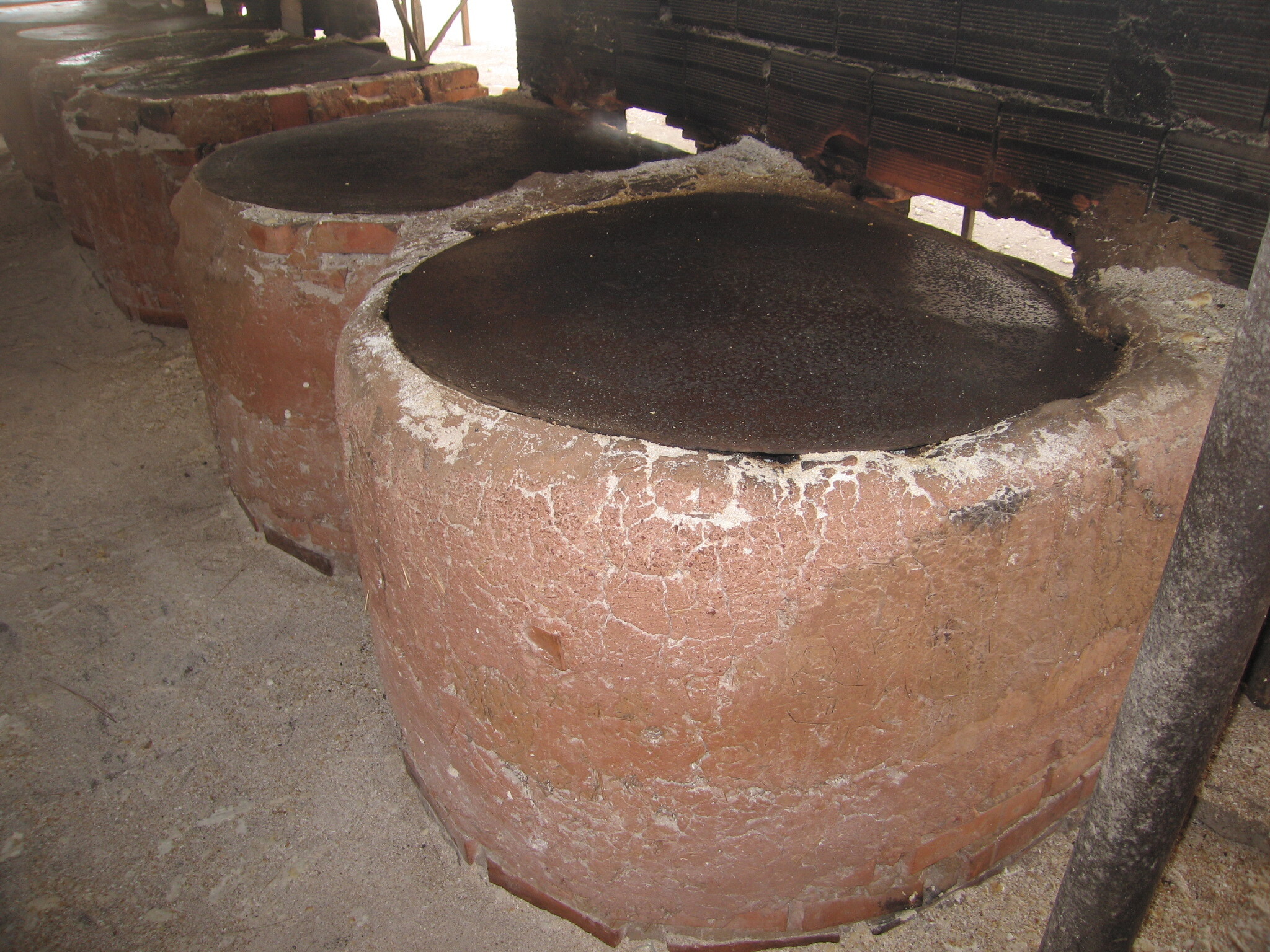 Hier werden Brotfladen gebacken und an der Sonne getrocknet
