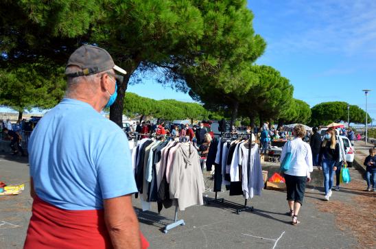 am Flohmarkt in Saint-Nazaire