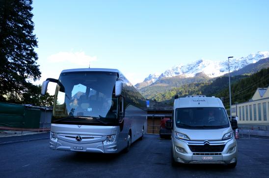 wir warten am Bahnhof Poschiavo auf Schwester Jolanda und Schwager Heinz