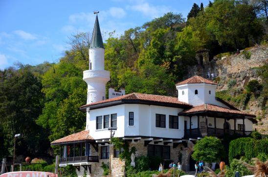 In Balchik spazieren wir zum schönen Schlösschen der Rumänischen Königin Maria und schauen es uns nur von aussen an