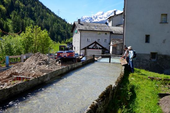 der Fluss der die Mühle antreibt