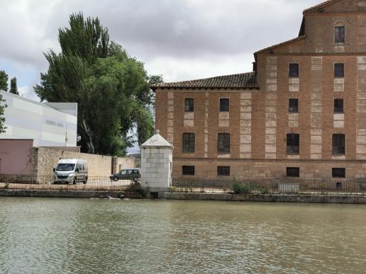 wir übernachten am Canal de Castilla.