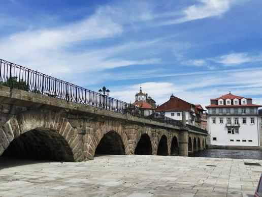 die römische Brücke über den Fluss Tâmega