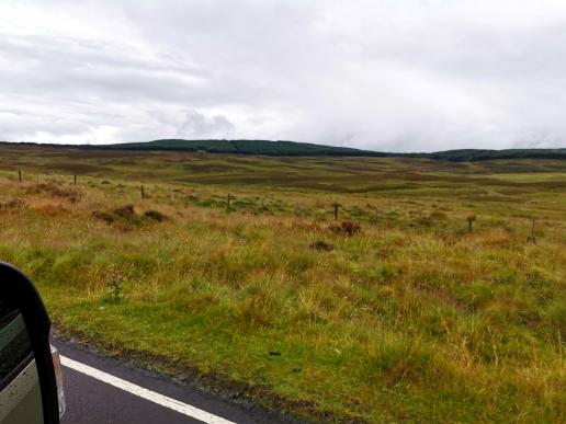 Über den Cairnwell Pass, bei 12° und enormem Wind, geht es vorbei am Skigebiet Glenshee