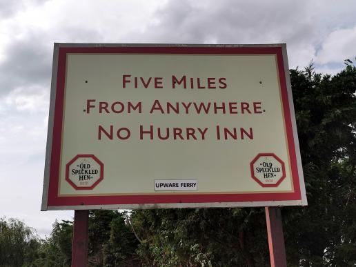 beim Restaurant "Five Miles From Anywhere Inn" übernachten wir, direkt am Fluss Cam