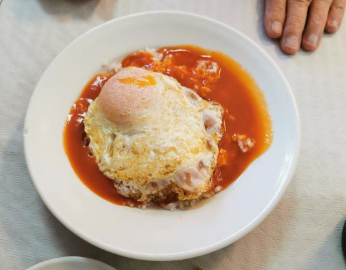 Vorspeise Heinz: Kubanischer Reis mit einem Ei)