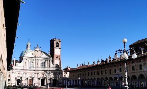 in Vigévano, Piazza Ducale