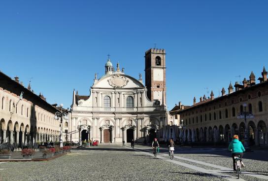 in Vigévano, Piazza Ducale