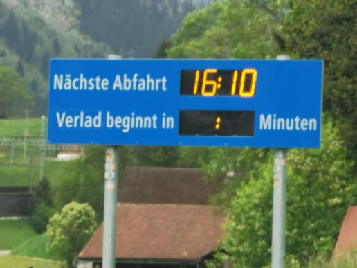 beim Autoverlad in Kandersteg