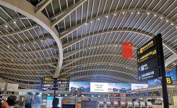 am Flughafen Guilin, wir fliegen nach Shanghai
