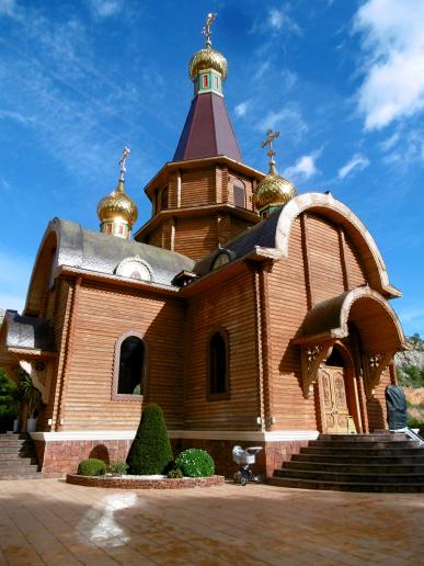 in Altea, die Russisch Orthodoxe Holzkirche (erbaut 2007)