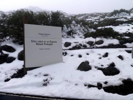 Der Roque de los Muchachos ist 2446m hoch. uNd es hat geschneit!